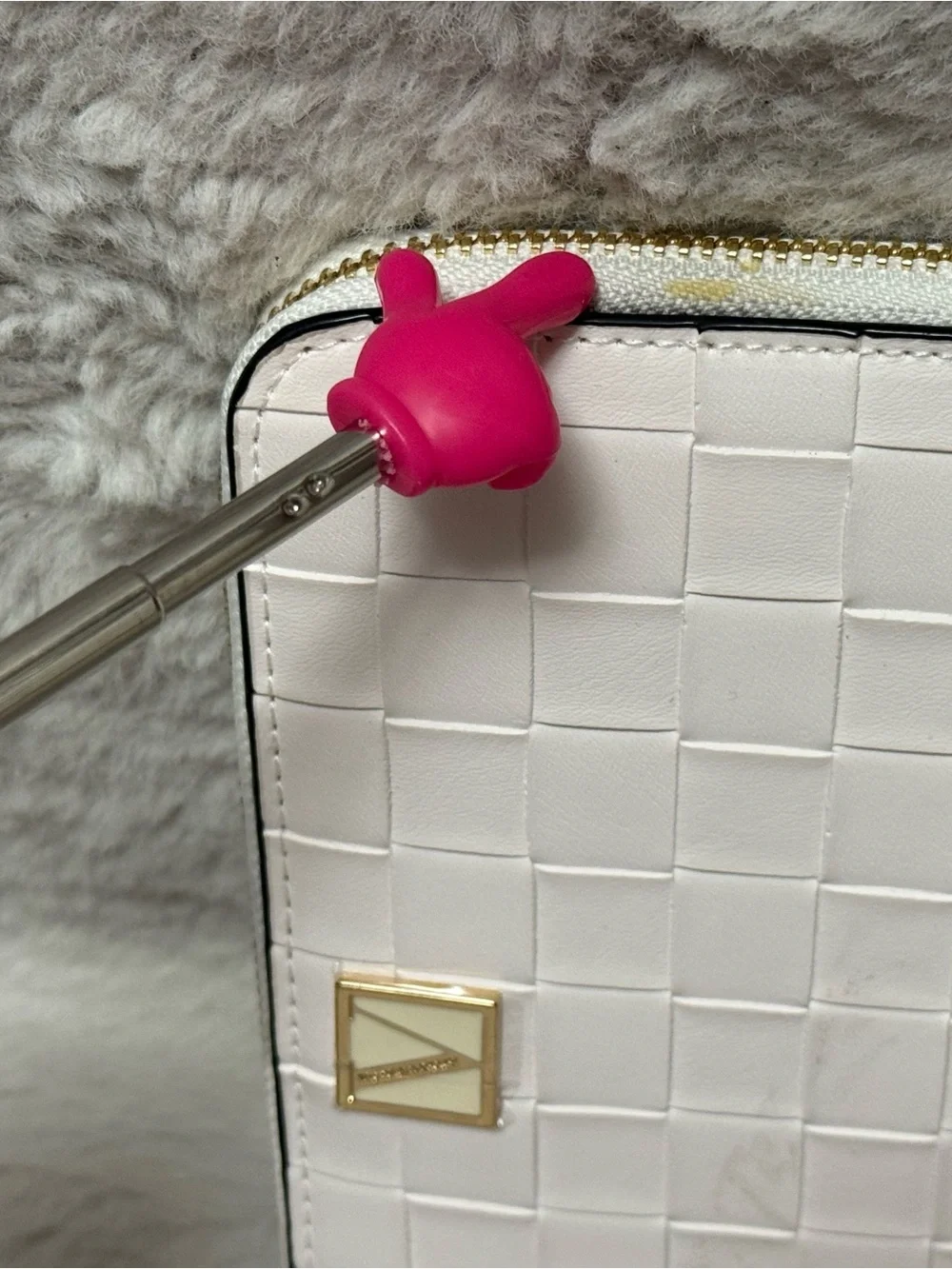 Victoria's Secret White Woven Logo Wallet - Picture 9 of 9